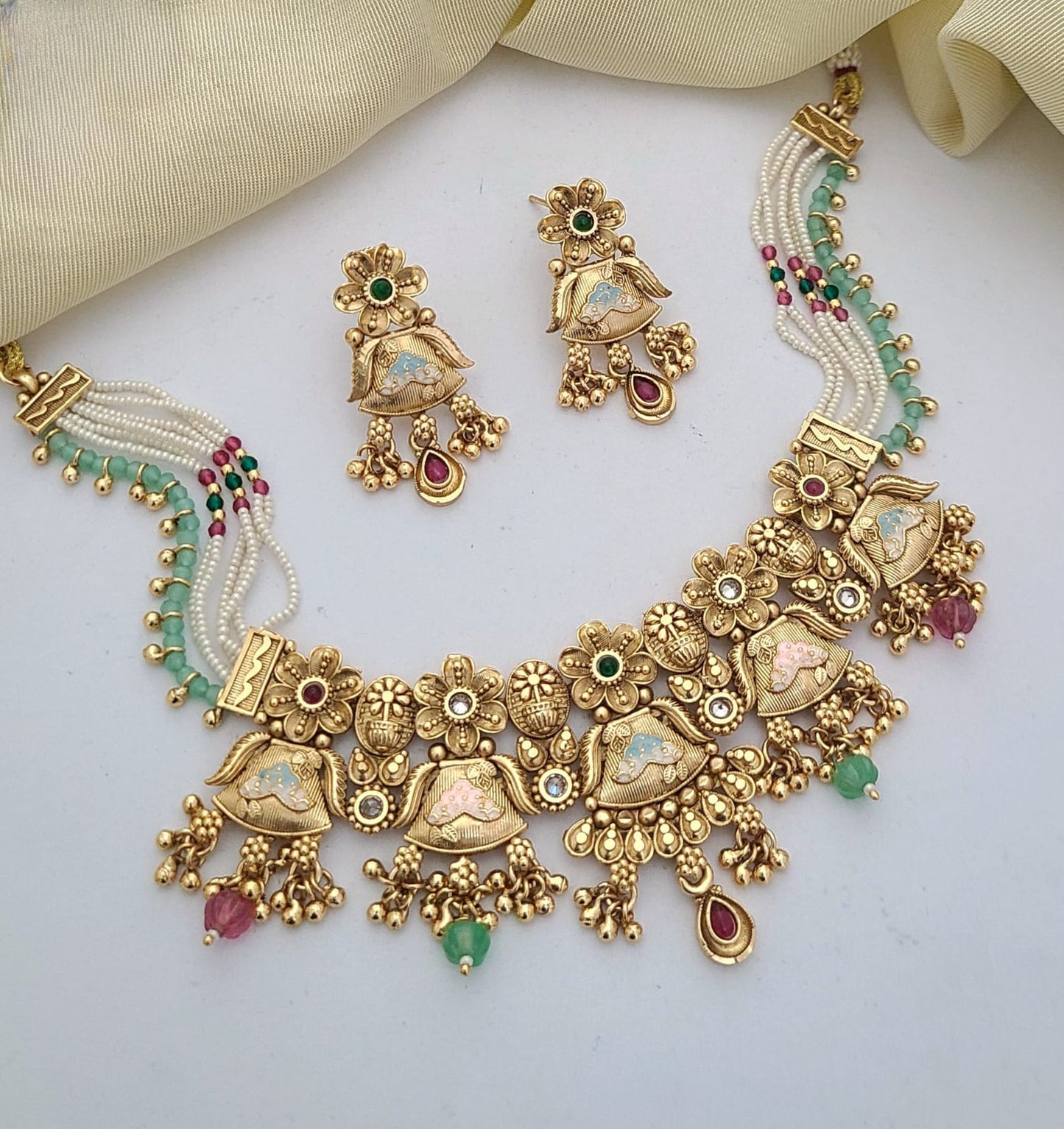 Exquisite Gold-Plated Necklace Set with Pearl Strings