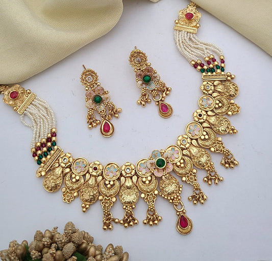 Antique Gold-Plated Floral Necklace Set with Pearl Strings